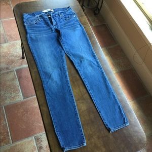 A&F perfect stretch skinny jeans size 2S (w26/L29)